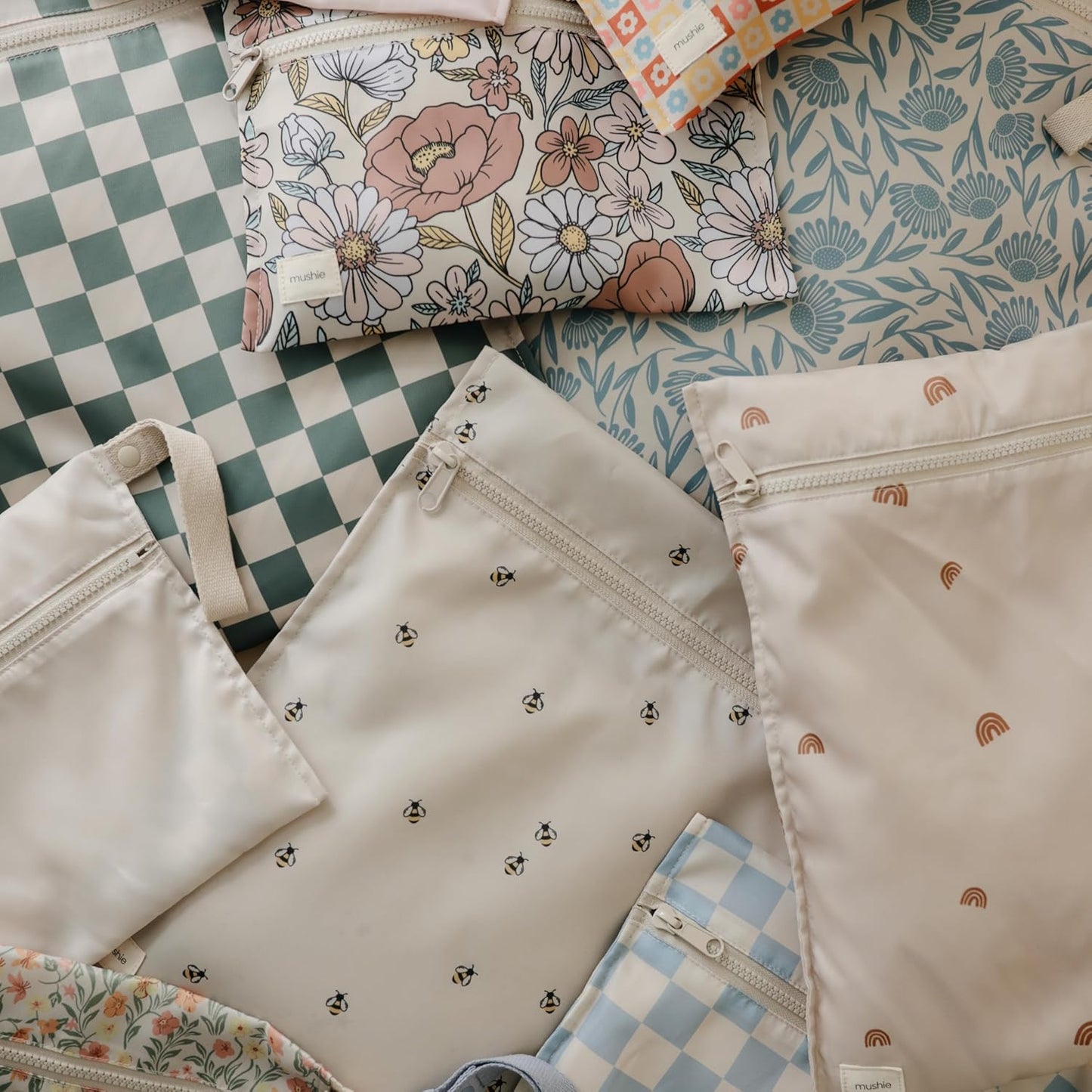 mushie Water Resistant Wet Bags | Large & Small Reusable Storage Bag for Baby Items and Travel | Zippered Pockets with Handle | Machine Washable, Set of 2 (Retro Flowers)