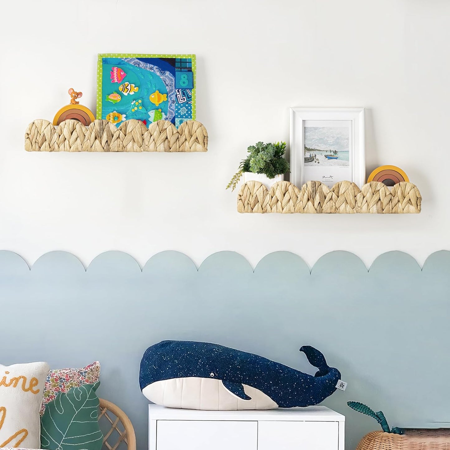 AELS Scalloped Nursery Bookshelf, Set of 2, Picture Ledge Shelf for Wall Decor, Woven Natural Water Hyacinth Floating Shelves for Books, Toys, Photo Frames, Nursery, Boho Modern Farmhouse Book Shelf