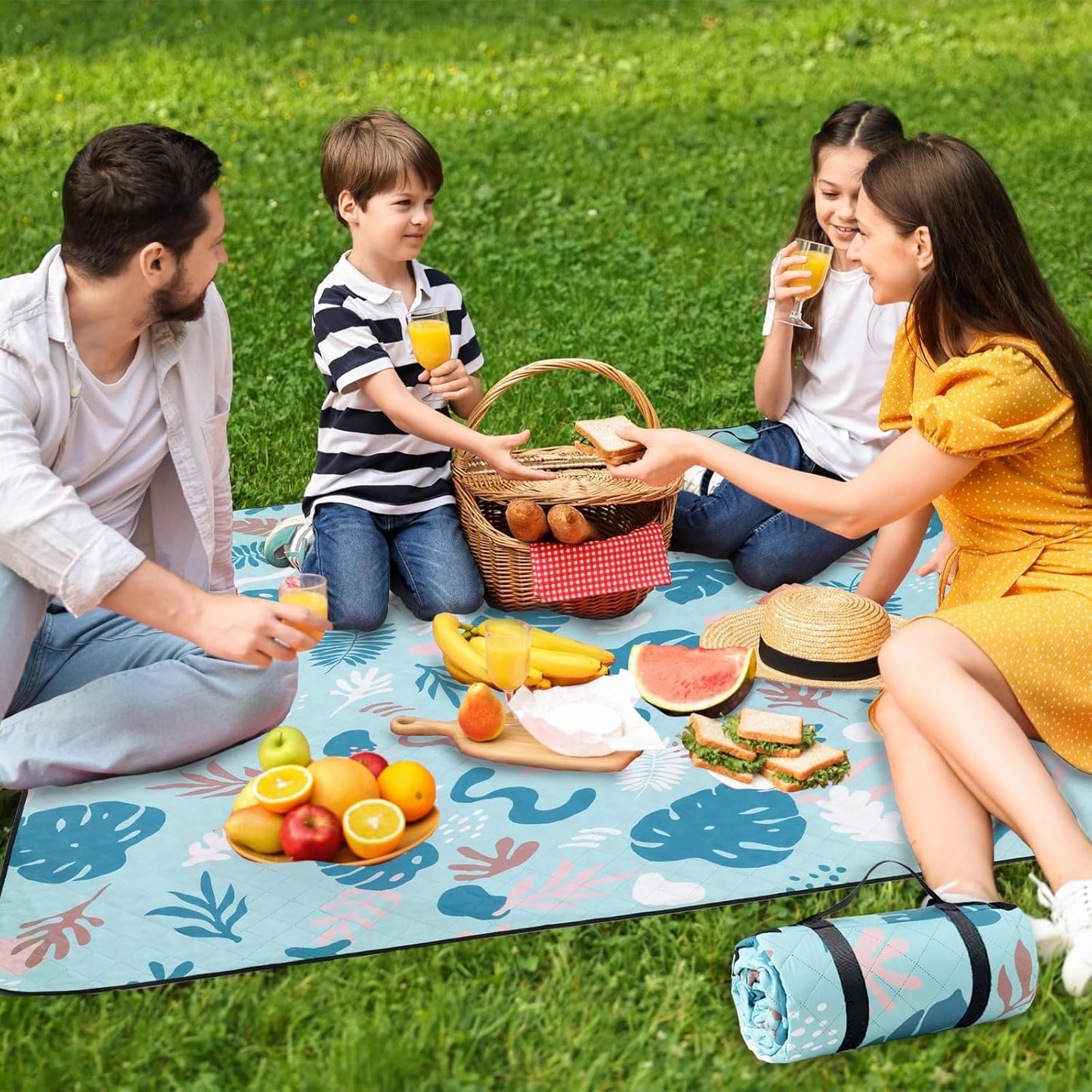 PY SUPER MODE Extra Large Waterproof Picnic Blankets 83x79 Inches - 5 Layer Outdoor Picnic Mat for Beach Camping Park Lawn, Windproof Anchor System with Stakes, Foldable Blue&Green