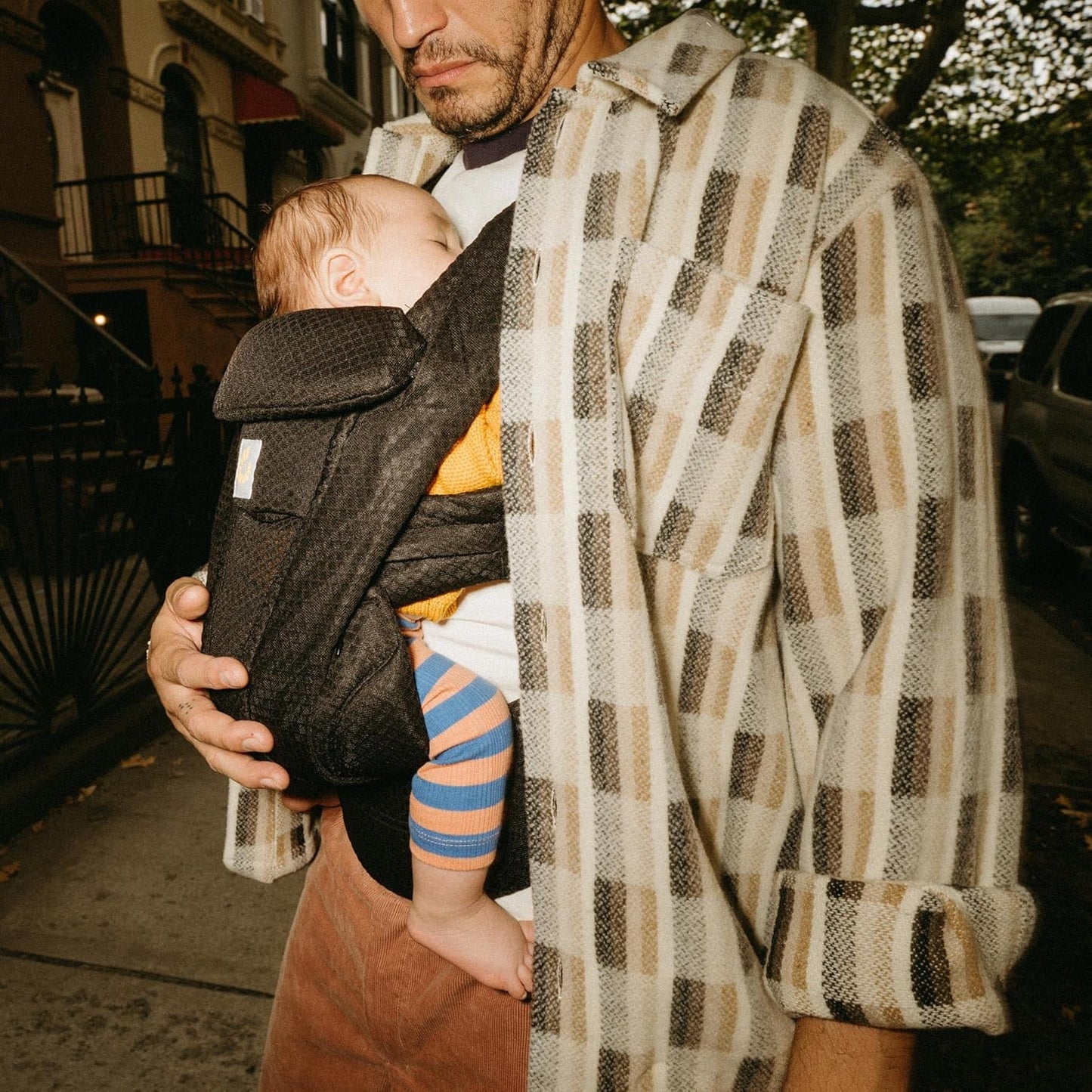 Ergobaby Omni Deluxe Baby Carrier Newborn to Toddler - Breathable Baby Carriers for Summer - All-Position Carrier with Enhanced Lumbar Support & Airflow (7-45 Pounds), Mesh, Onyx Black